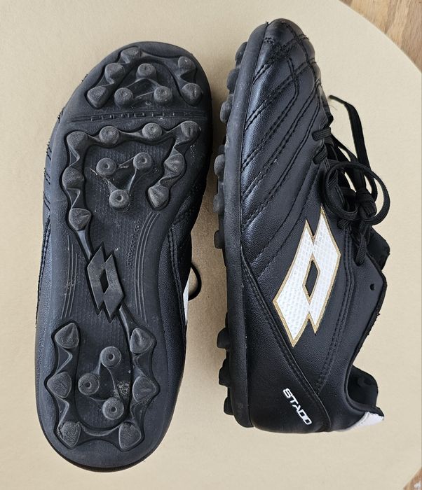 Buty piłkarskie dla chłopców Lotto 33