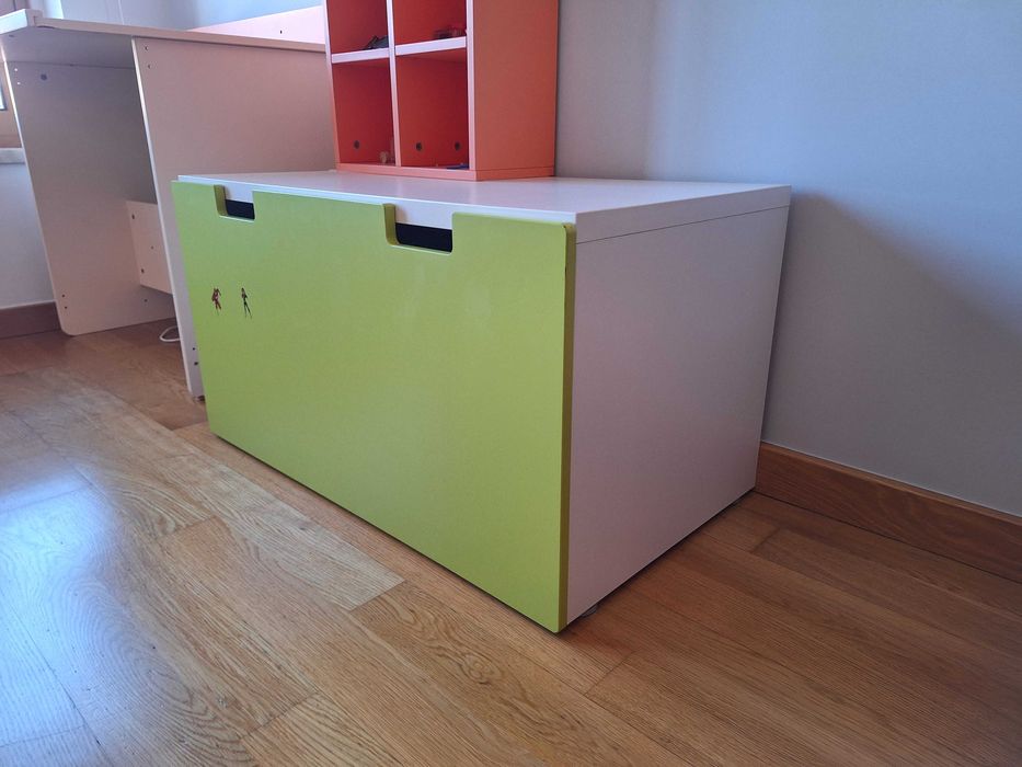 Quarto de criança convertível (de berço p cama com secretária) Micuna.