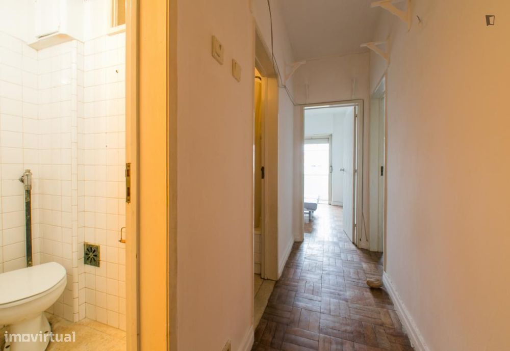 Quarto - localizado em Estrela Lisbon