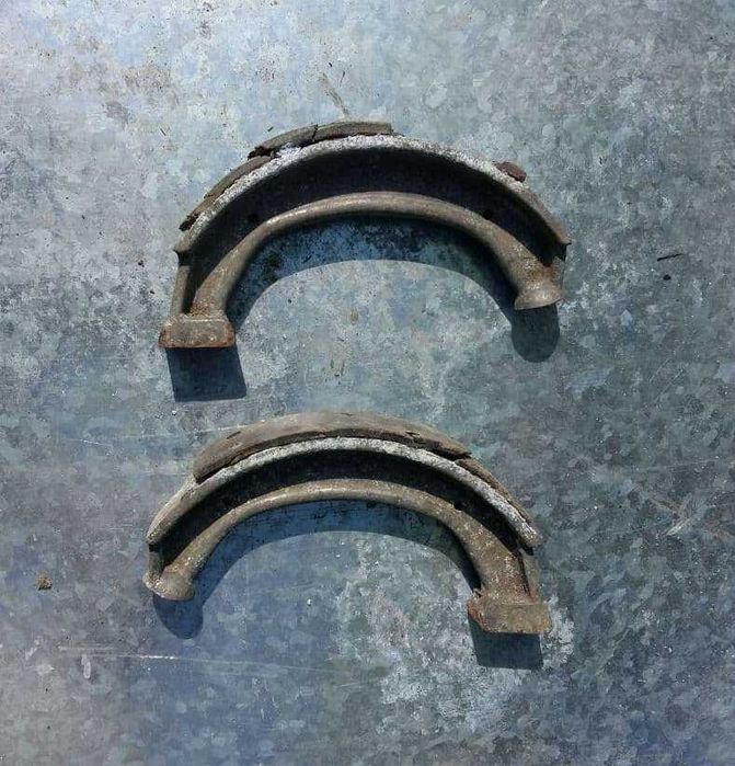 Тормозные колодки мотоцикла МТ 10