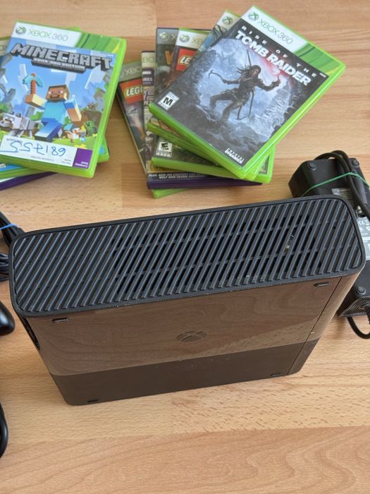 Xbox 360 E Black / С Комплектом игр