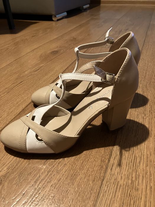 Buty na obcasie   .