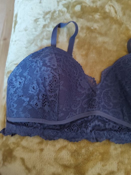 Biustonosz Avon nowy