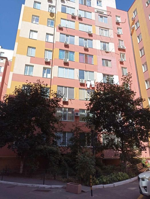 Продам 1-кім. квартиру з ремонтом, 3/10 пов., на вул. Грушевського (3-346-557)