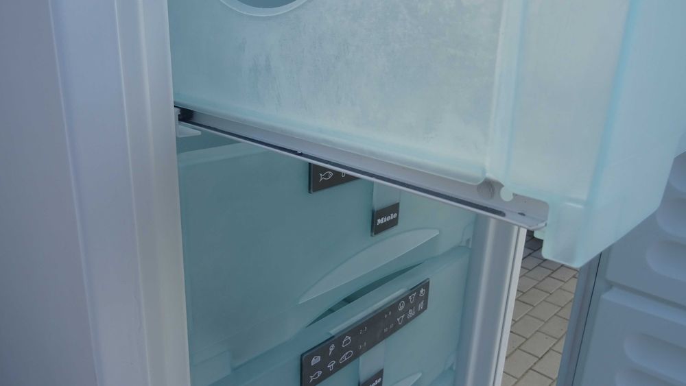 Zamrażarka szufladowa do zabudowy  Miele FN 9752 i,  NoFrost, 248L.