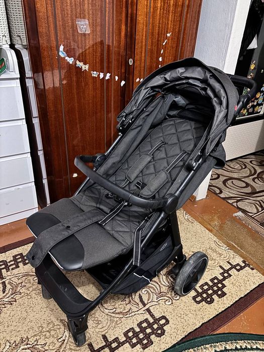 Прогулянкова коляска Carrello Bravo