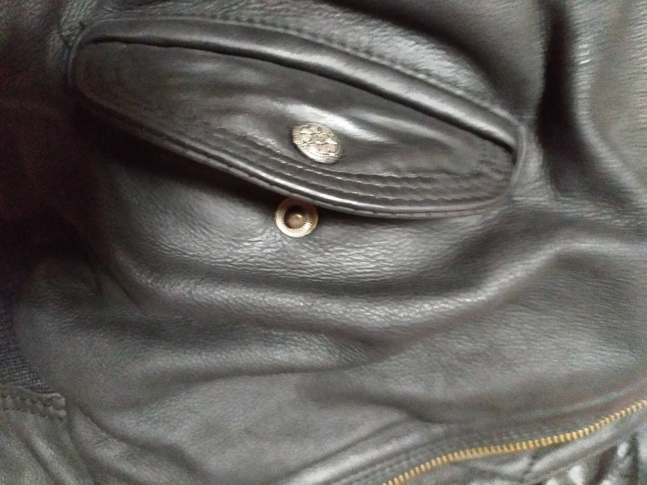 Blusão da marca Taurus em pele