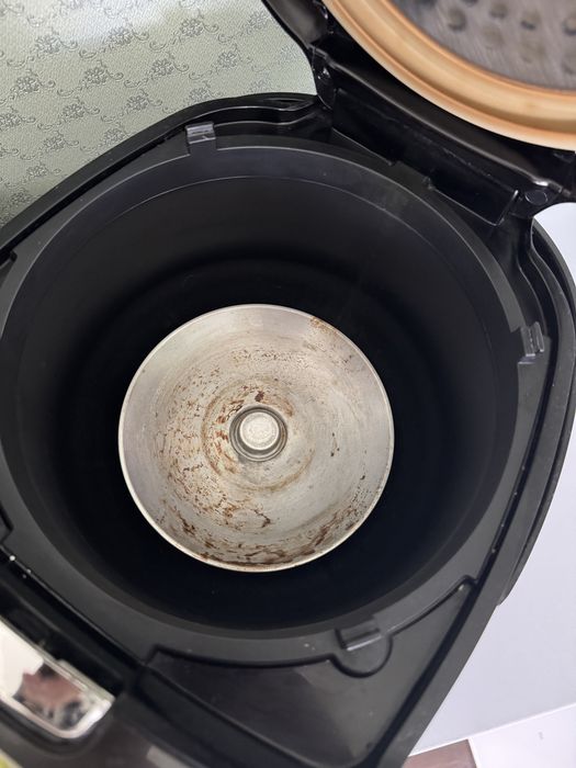 Мультиварка Tefal RK745832, 5 л, 37 програм, у відмінному стані.