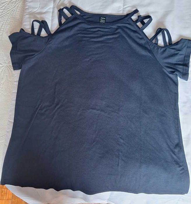 T-shirt ombros descobertos