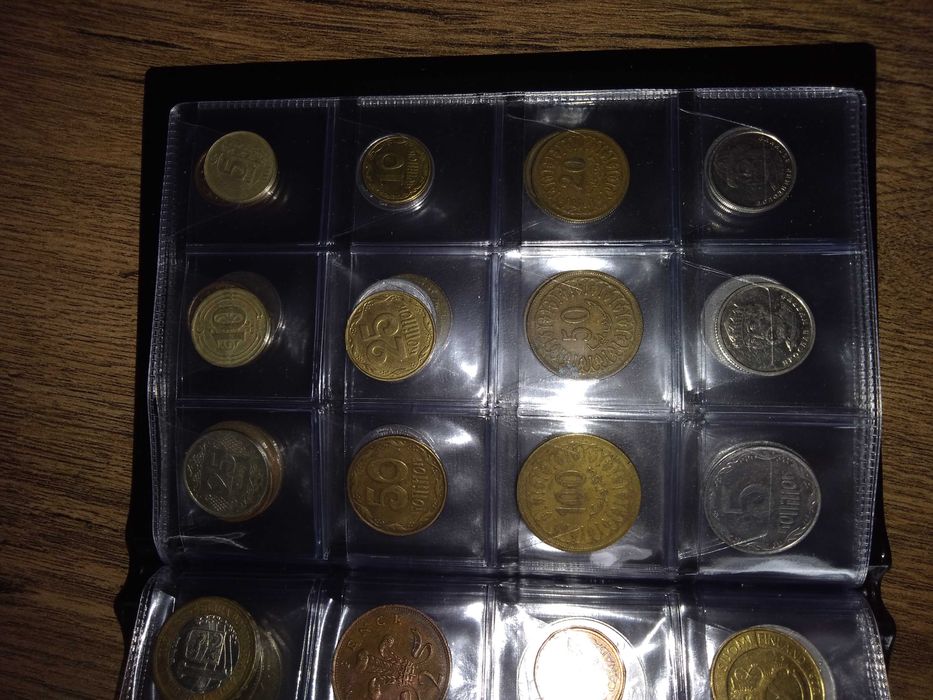 Klaser z monetami świata 96 zł , każda inna. 7