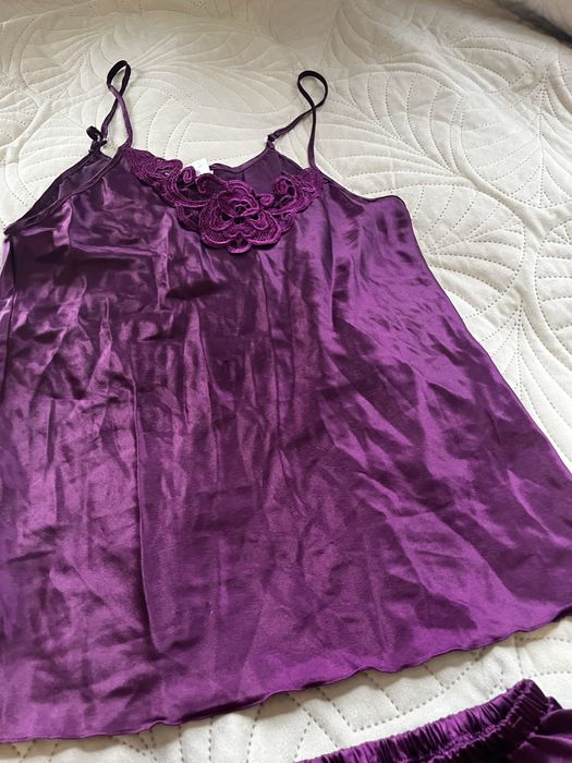 Dwuczęściowy satynowy komplet piżamowy  śliwkowy XL szafa przedp