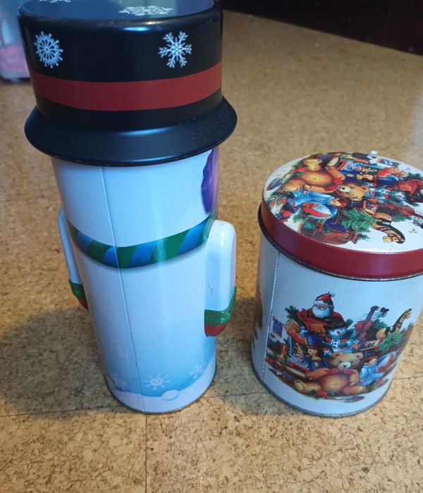 Duas latas natalícias