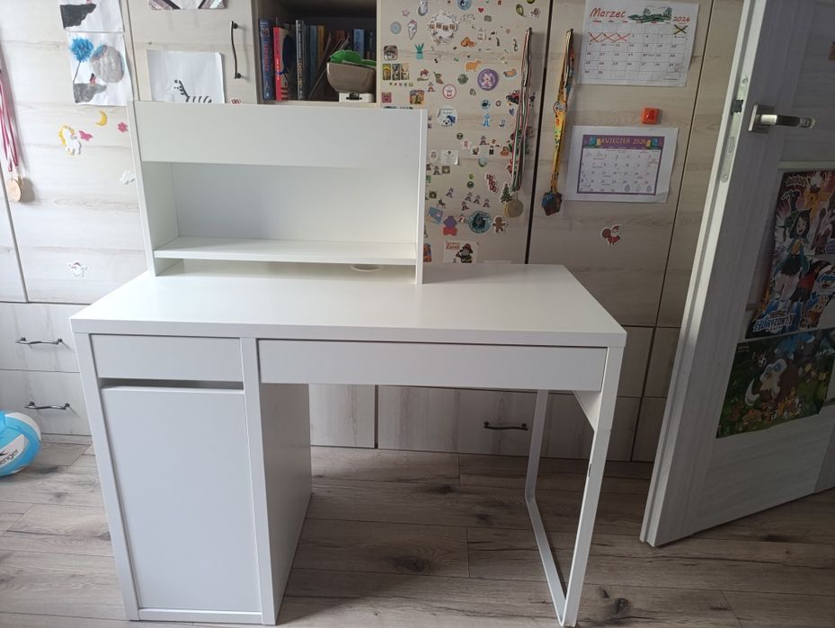 Biurko Ikea Micke białe  z nadstawka i wkładem do szuflady