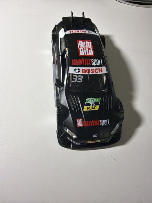 Чорна Audi гоночна