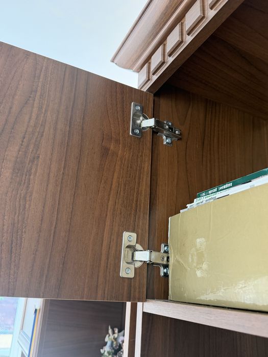 Продам комплект меблів шафа та письмовий стіл