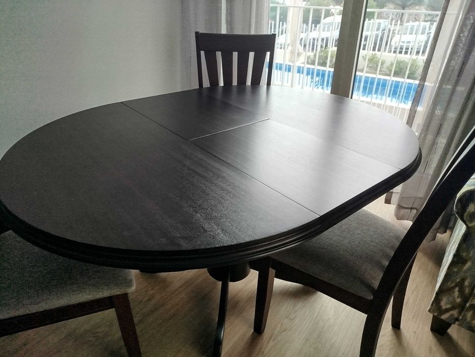 Mesa de Madeira com 6 cadeiras