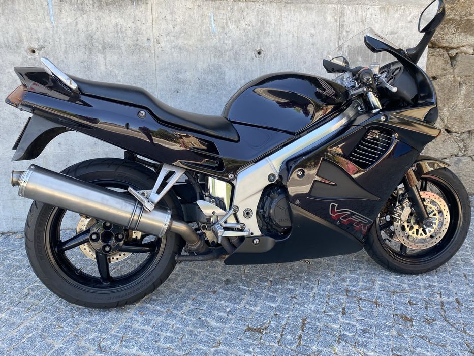 Honda VFR 750 F RC36