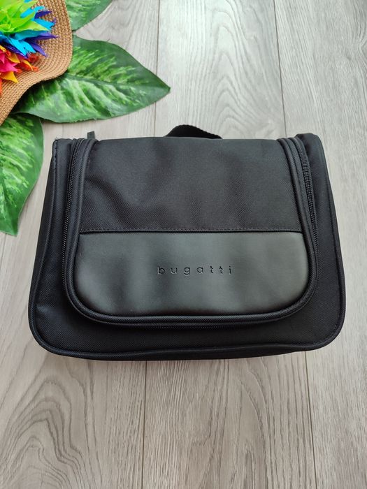 Чорна сумка-органайзер несесер косметичка від бренду Bugatti