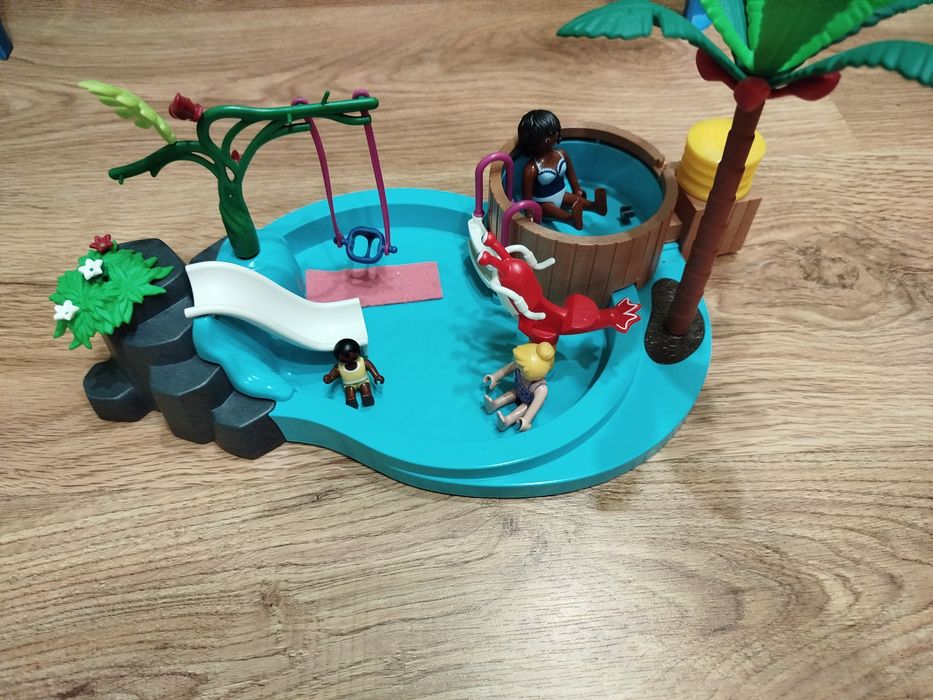 Brinquedo - Piscina e Figuras da PlayMobil