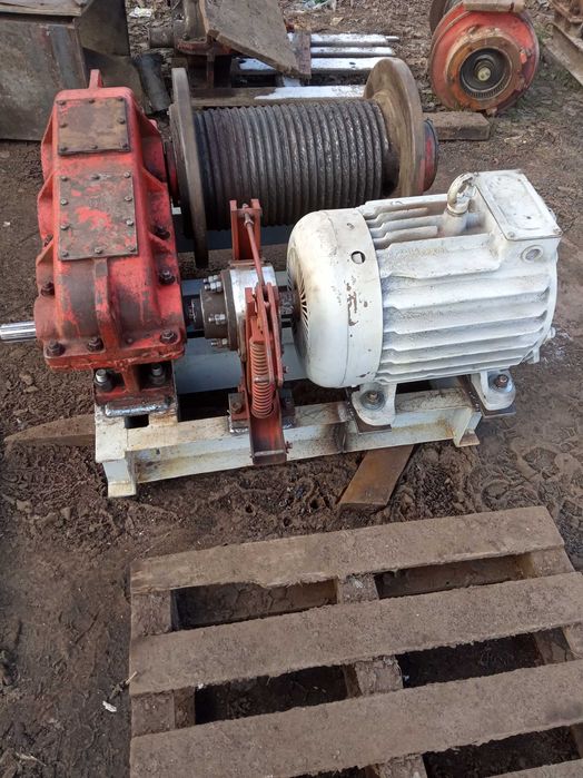 Лебедка тягова маневрова ЛМ5 ЛМ3 ТЛ3 мехлопата редуктор Ц3У350-40 РМ40