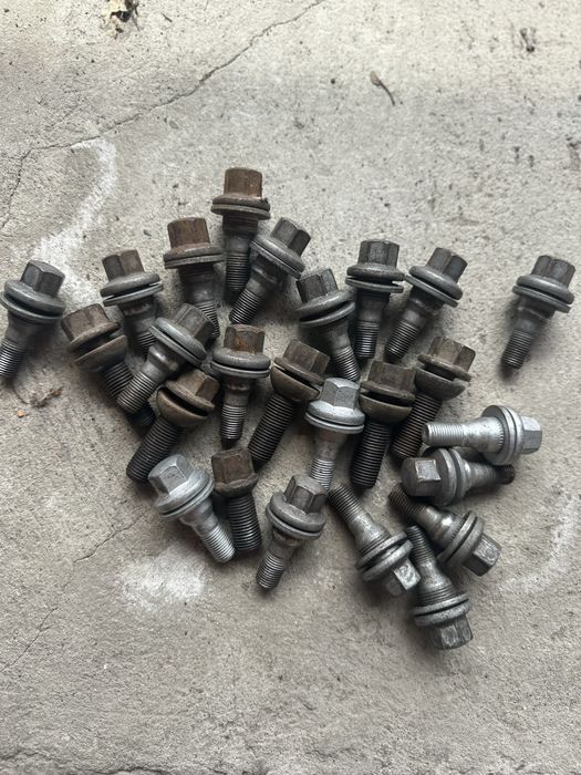 Колісні болти Peugeot