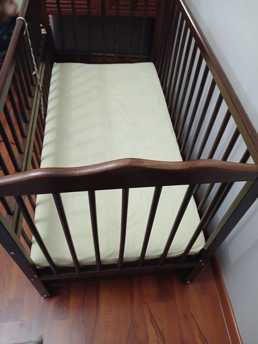 Дитяче ліжко з матрасом
