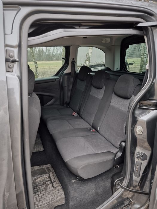Peugeot Partner 1.6hdi  5osobowy 2017r