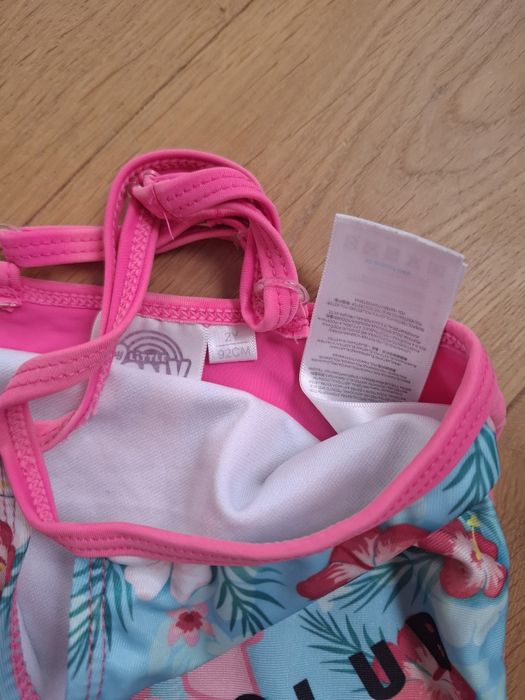 Dwa stroje kąpielowe 92