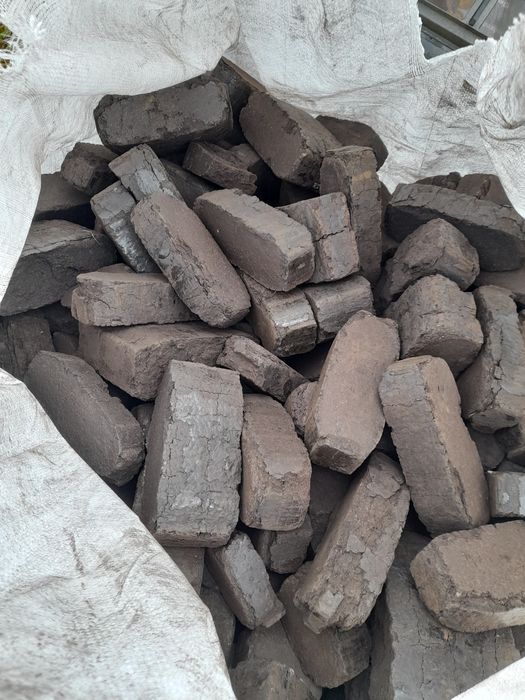 Brykiet torfowy - zamiennik węgla, ekologiczny transport