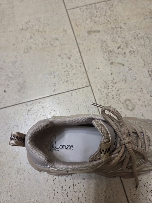 Продам кросівки Lonza 22см