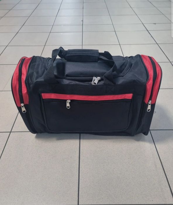Czerwono-czarna Torba podrozna 80×43×35 cm pojemna 120L