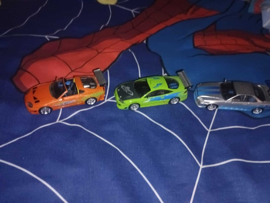 Vendo carros do filme velocidade furiosa