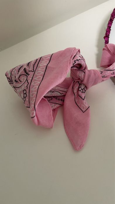 Chapeu cowboy  e lenço rosa