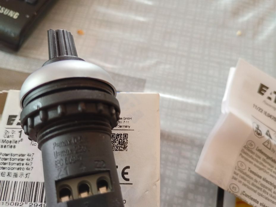 Potencjometr Eaton M22-R4K7