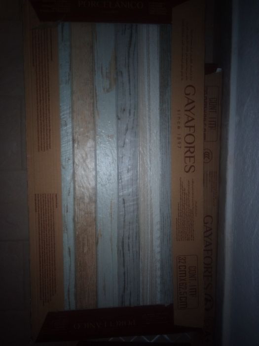 Revistimento Cerâmico _ 32X62.5cm