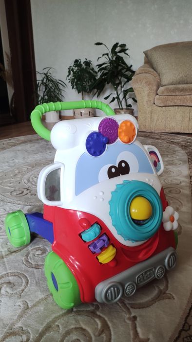 Ходунки- ігровий центр Chicco