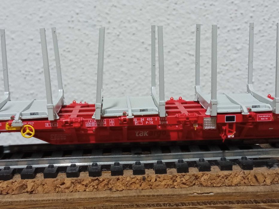 TAKARGO H0 1/87 - vagão plataforma Sgnss com fueiros - PTTRAINS 100051