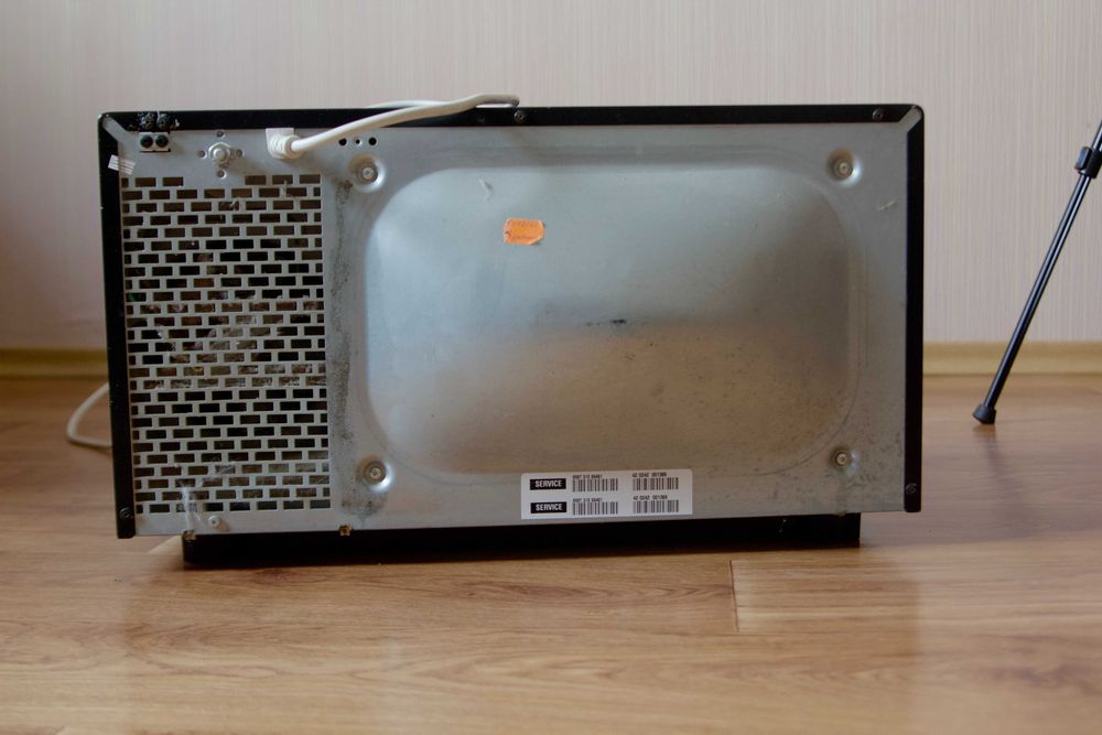 Мікрохвильова піч Whirlpool AT 315 BL