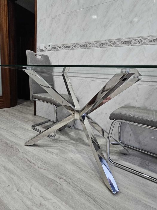 Conjunto de mesa e cadeiras