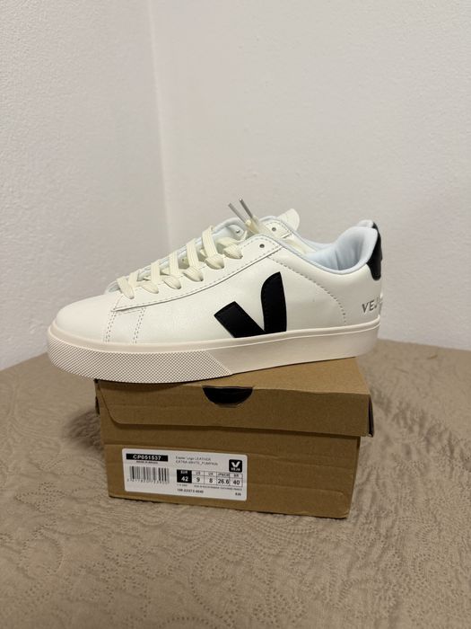 Tenis Veja Branco e Preto
