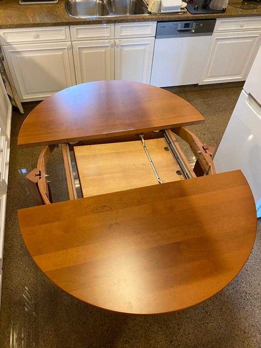 Mesa extensível de madeira