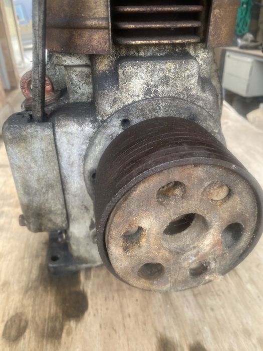 Motor antigo de explosao, a gasolina e petroleo.