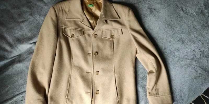 beżowa kurtka United colors of benetton