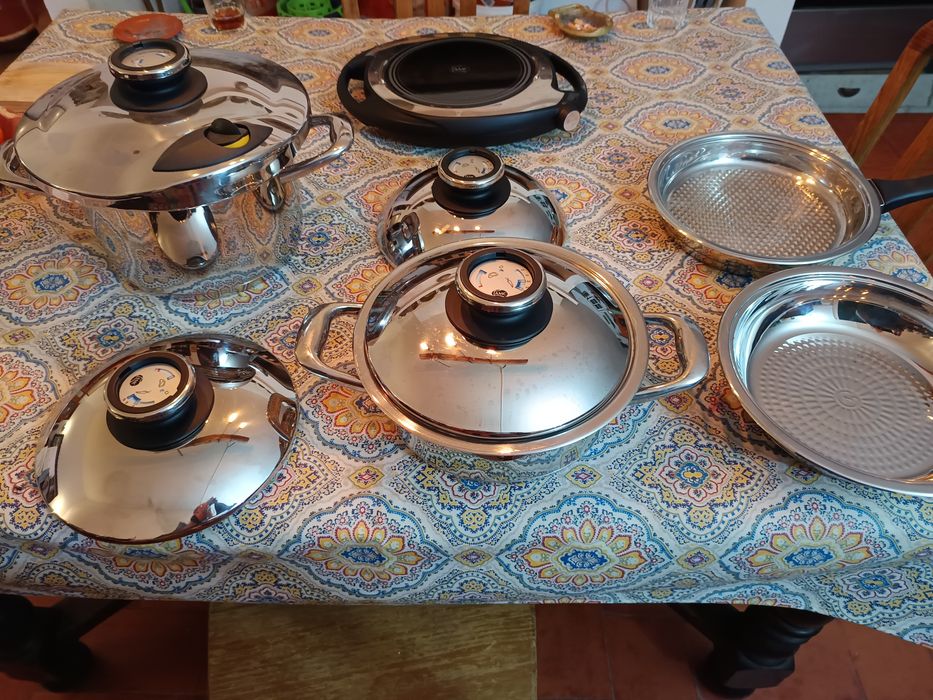 Conjunto de placa de indução e panelas