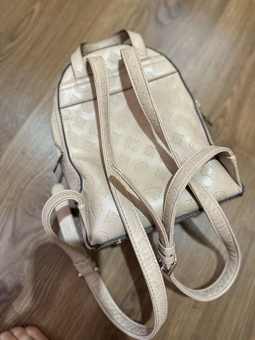 Жіночий рюкзак Guess