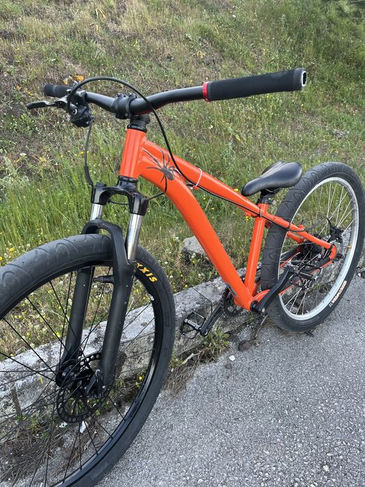 Bicicleta nova grau