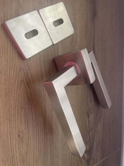 Puxador de porta em inox escovado