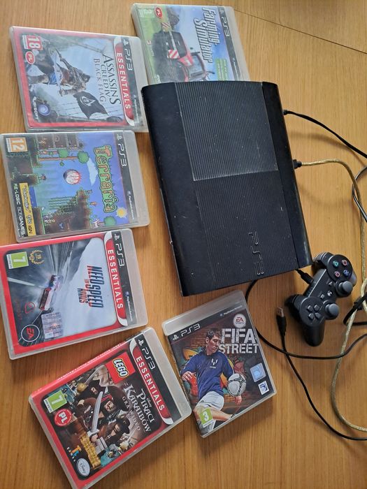 Zestaw konsola PS 3 + okablowanie i gry