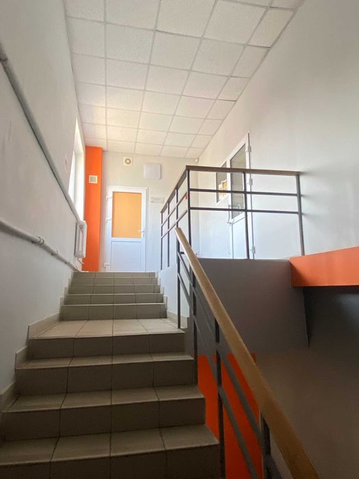 ОРЕНДА фасадного нежитлового приміщення вільного призначення до 100м.