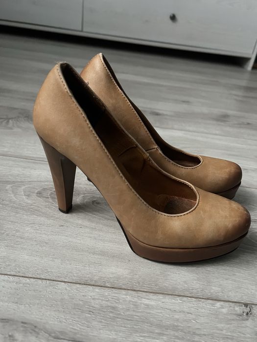 Brązowe szpilki na platformie Janta 37